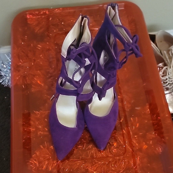 Unique Point Toe Heels - Picture 7 of 8